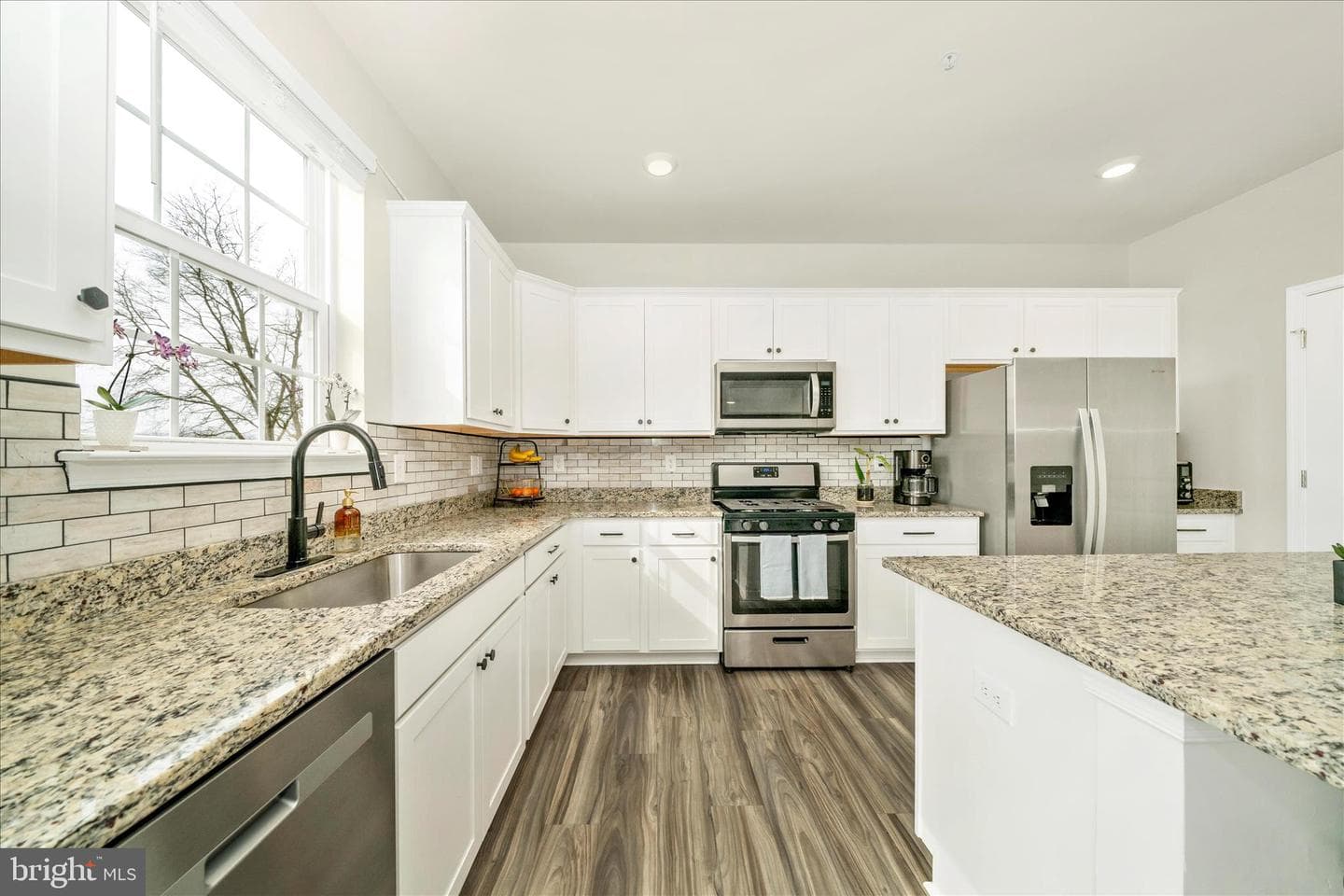 2086 Pomona Way photo 8