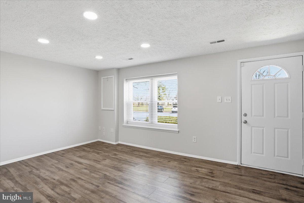 6734 Fallow Hill Court photo 5