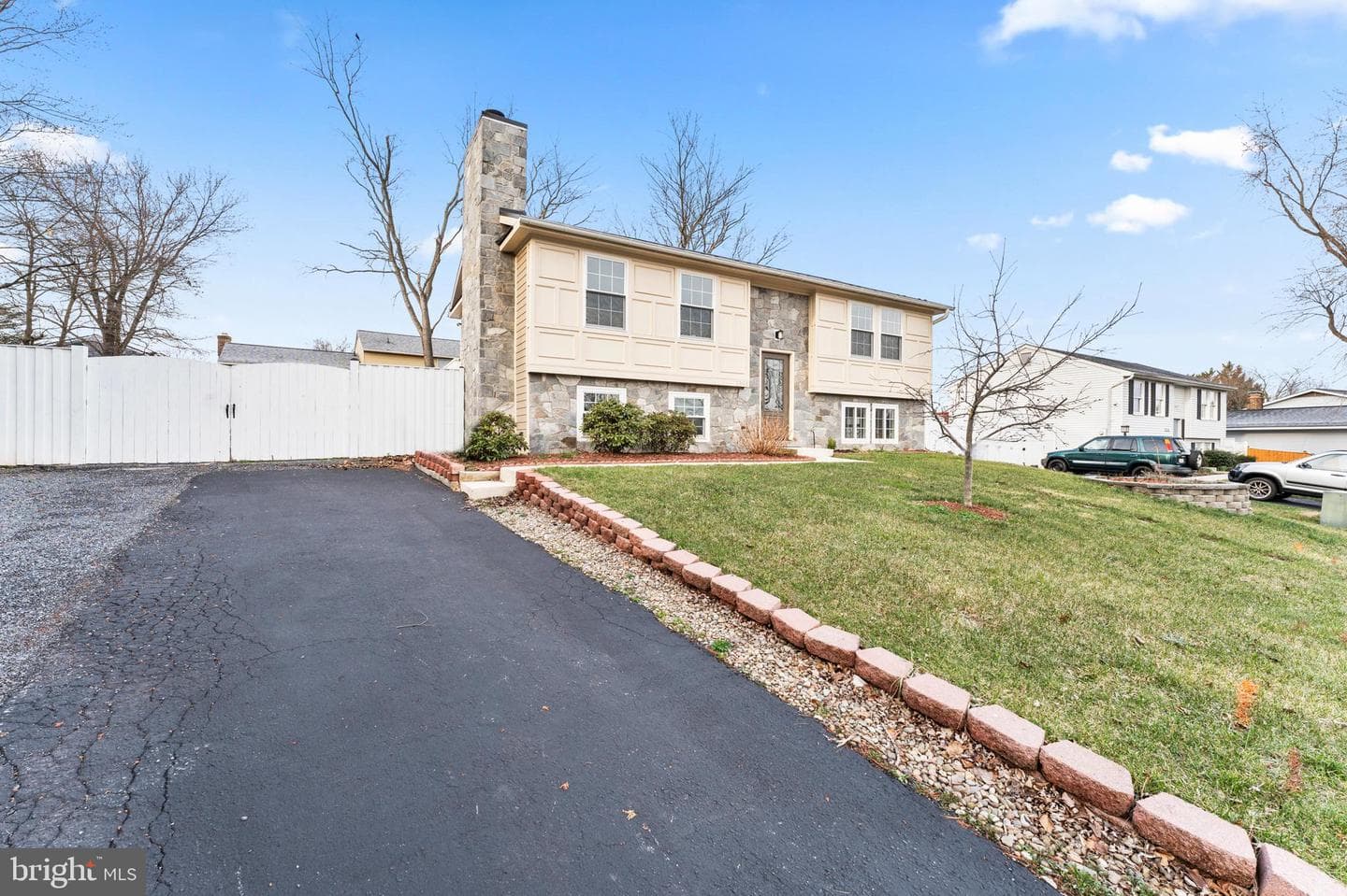 1394 Rollinghouse Drive photo 2