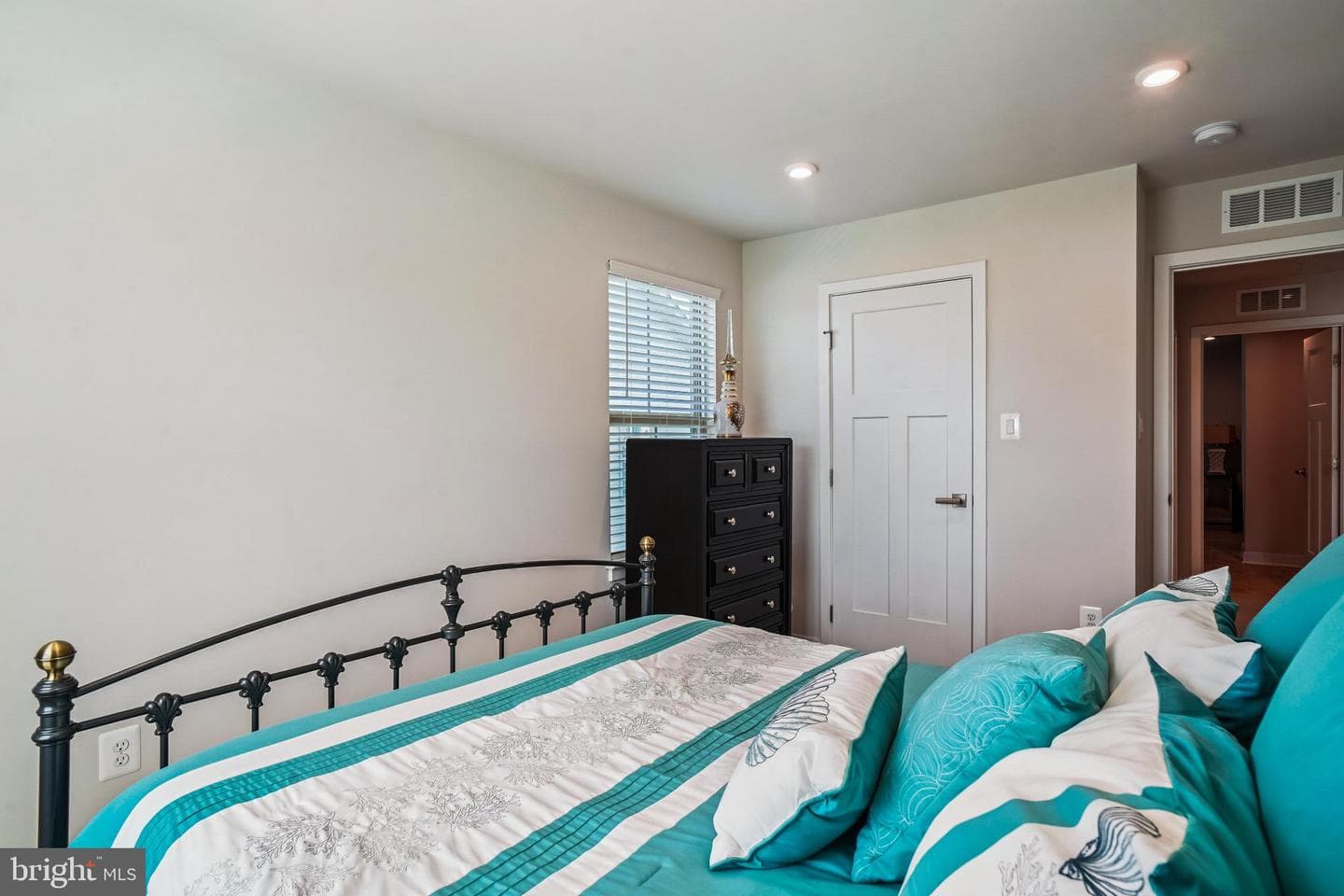 6126 Dock Street photo 22