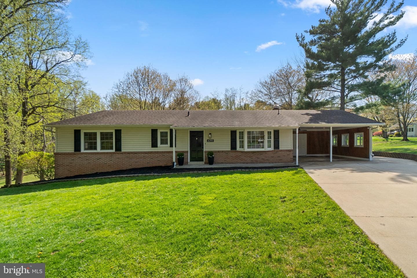 4295 Wendy Court photo 2