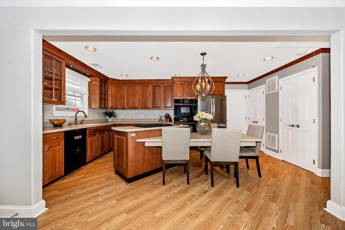 307 Redwood Avenue photo 6