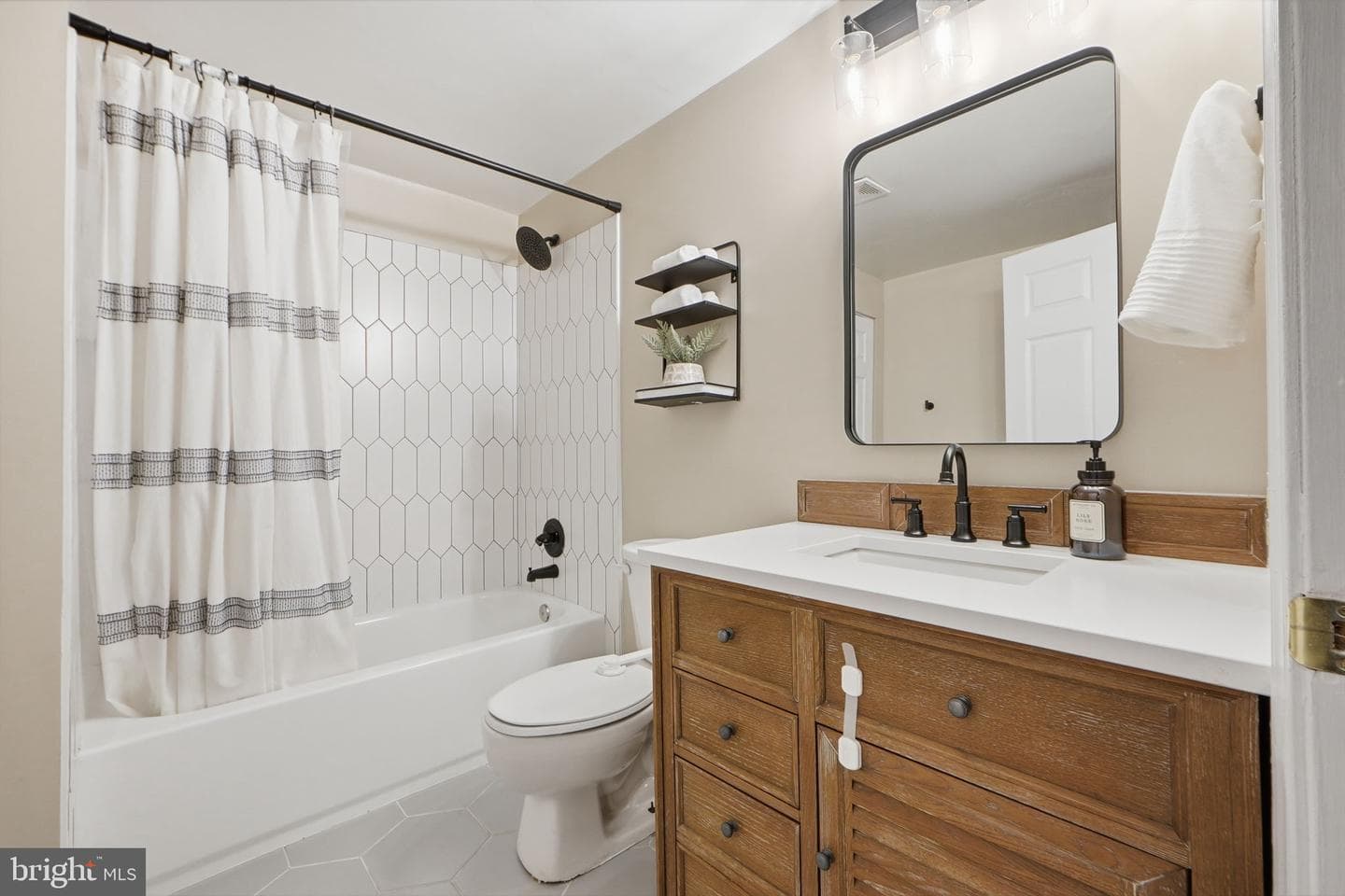 447 Center Street photo 13
