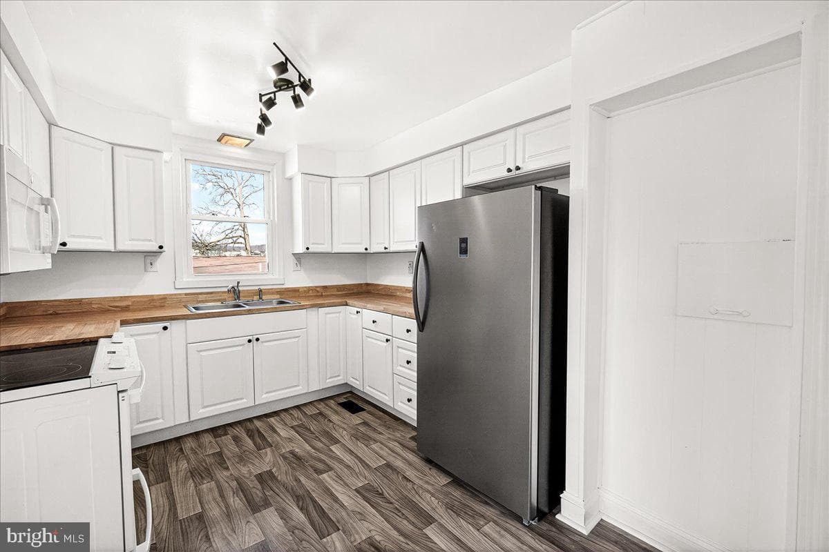 801 N Maple Avenue photo 14