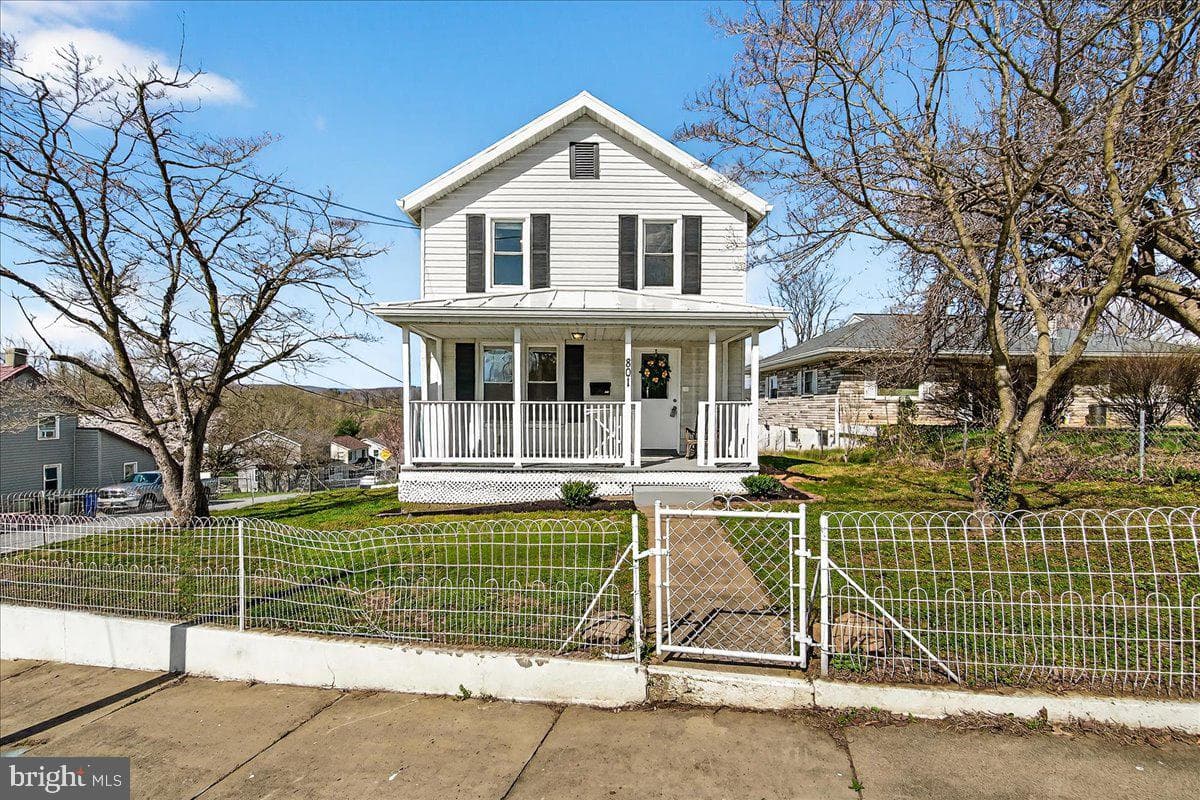 801 N Maple Avenue photo 2