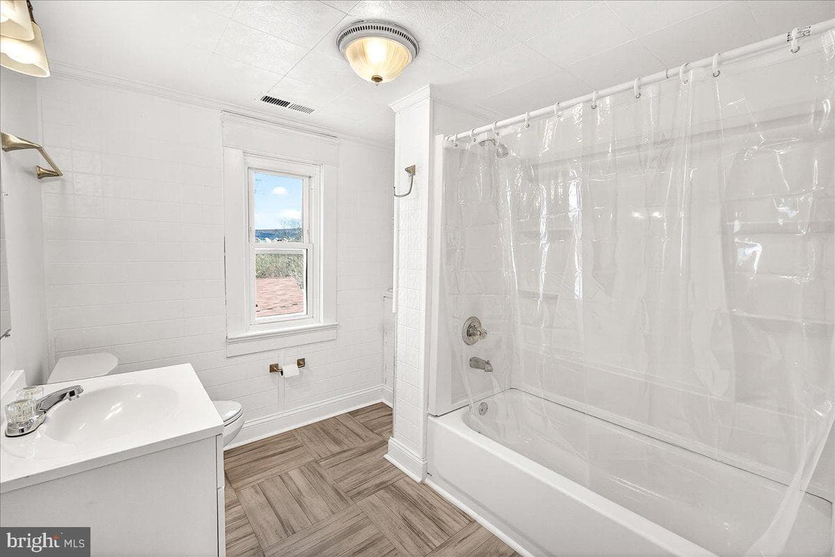801 N Maple Avenue photo 22