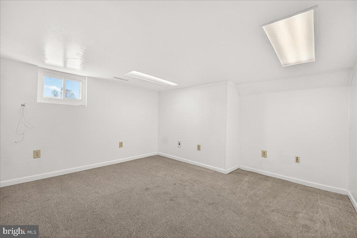 801 N Maple Avenue photo 26