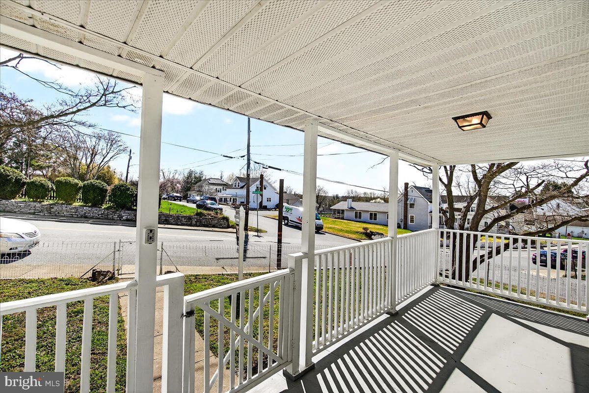 801 N Maple Avenue photo 3