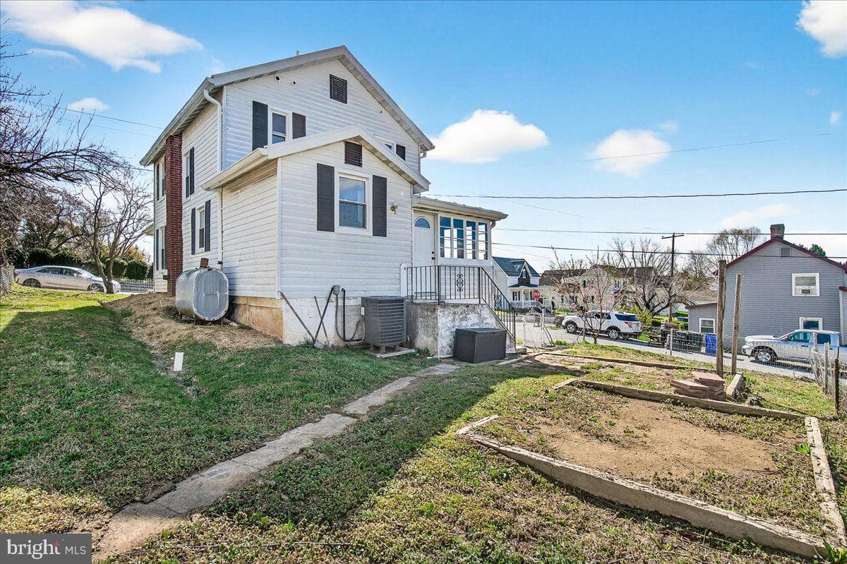 801 N Maple Avenue photo 35