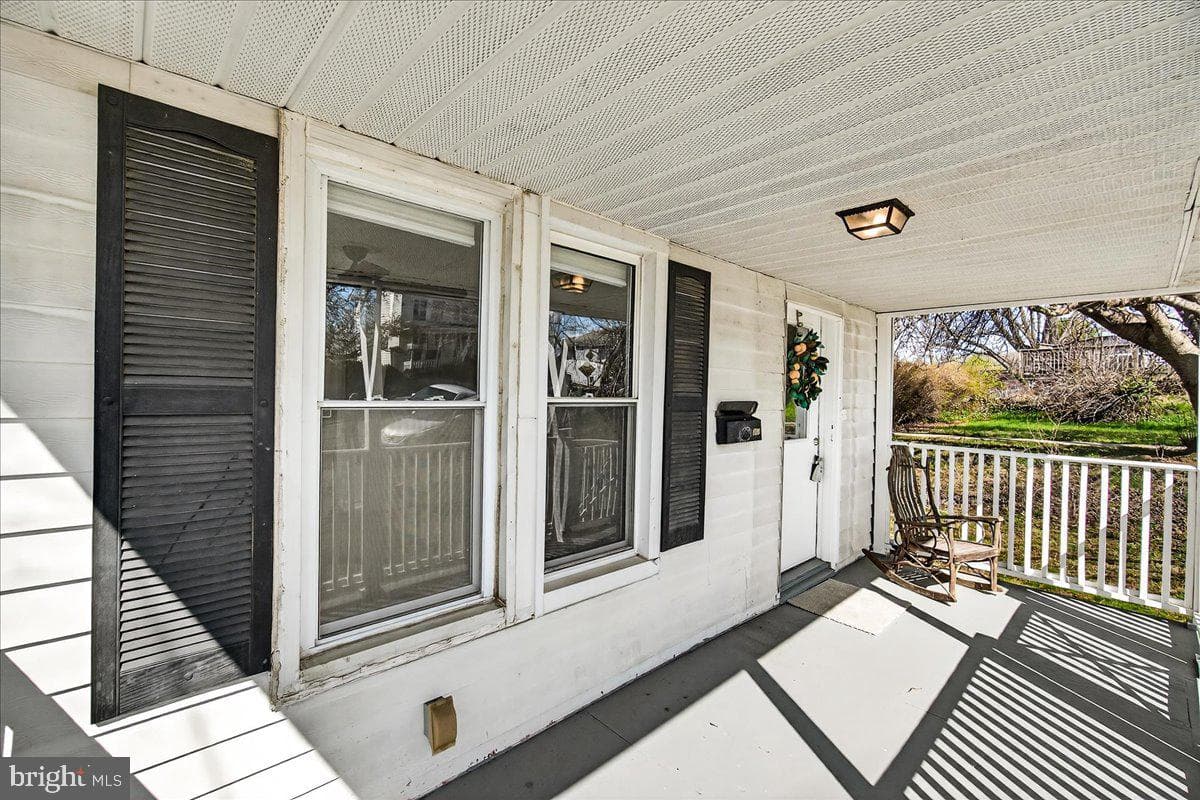 801 N Maple Avenue photo 4