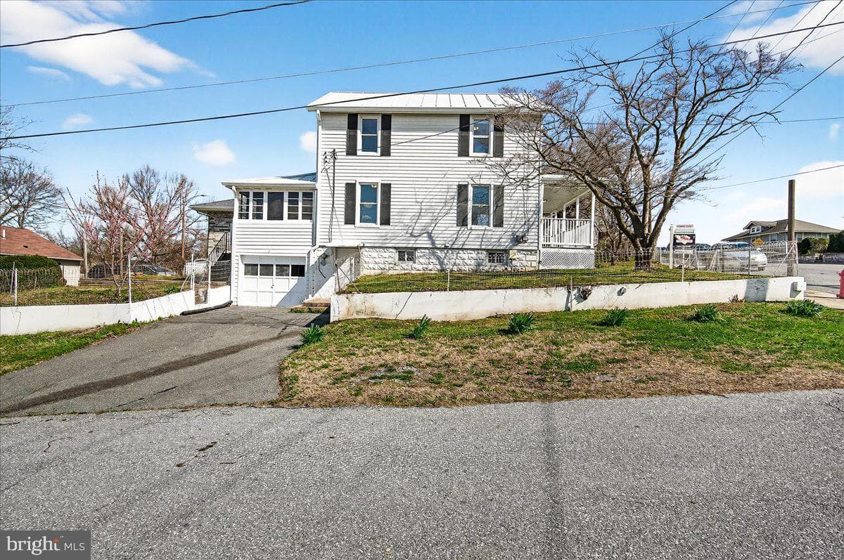 801 N Maple Avenue photo 5