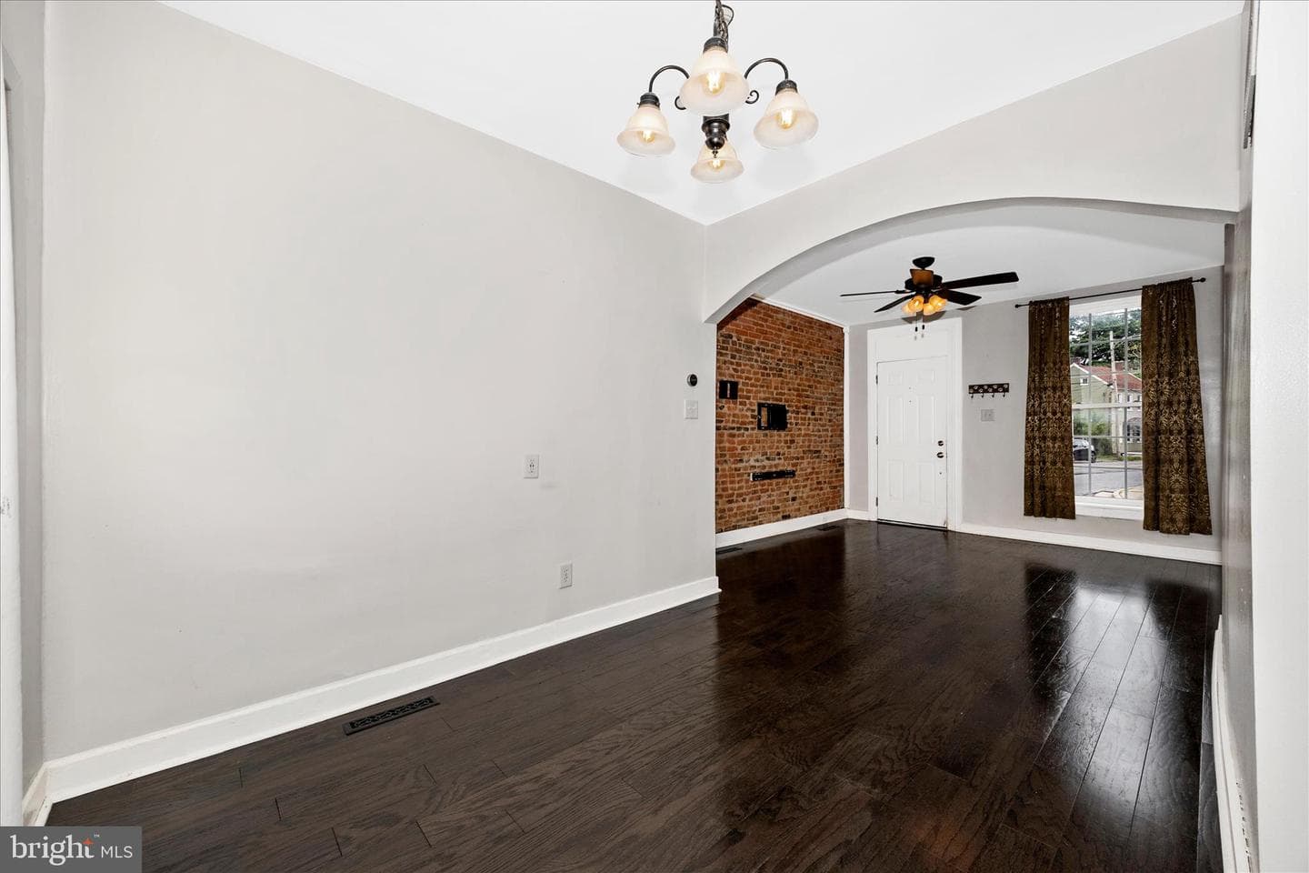 467 W South Street photo 12