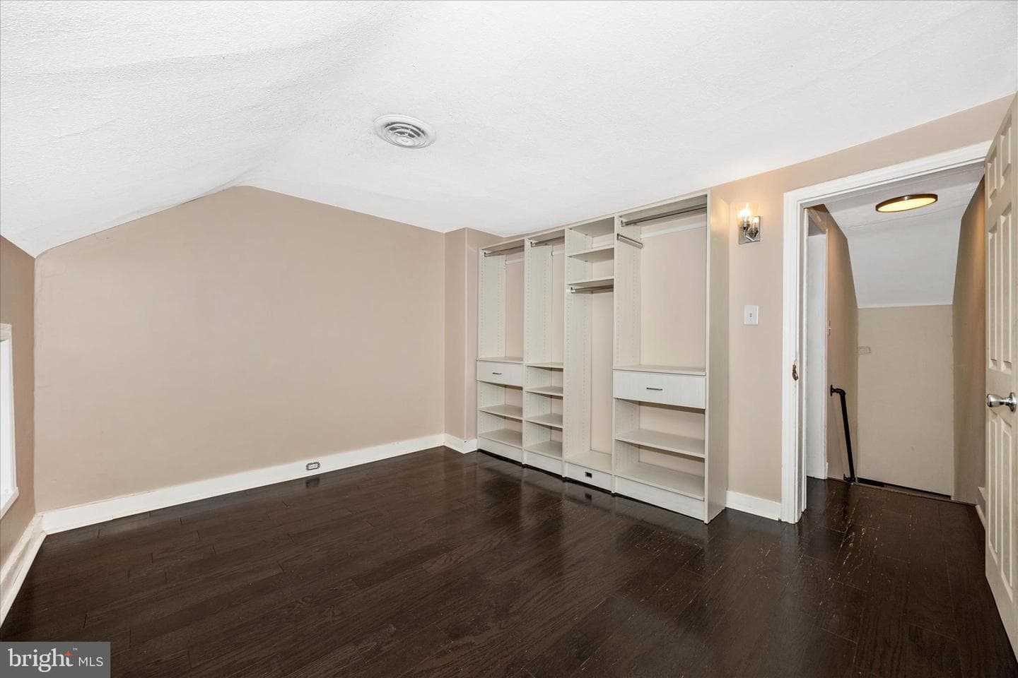 467 W South Street photo 25
