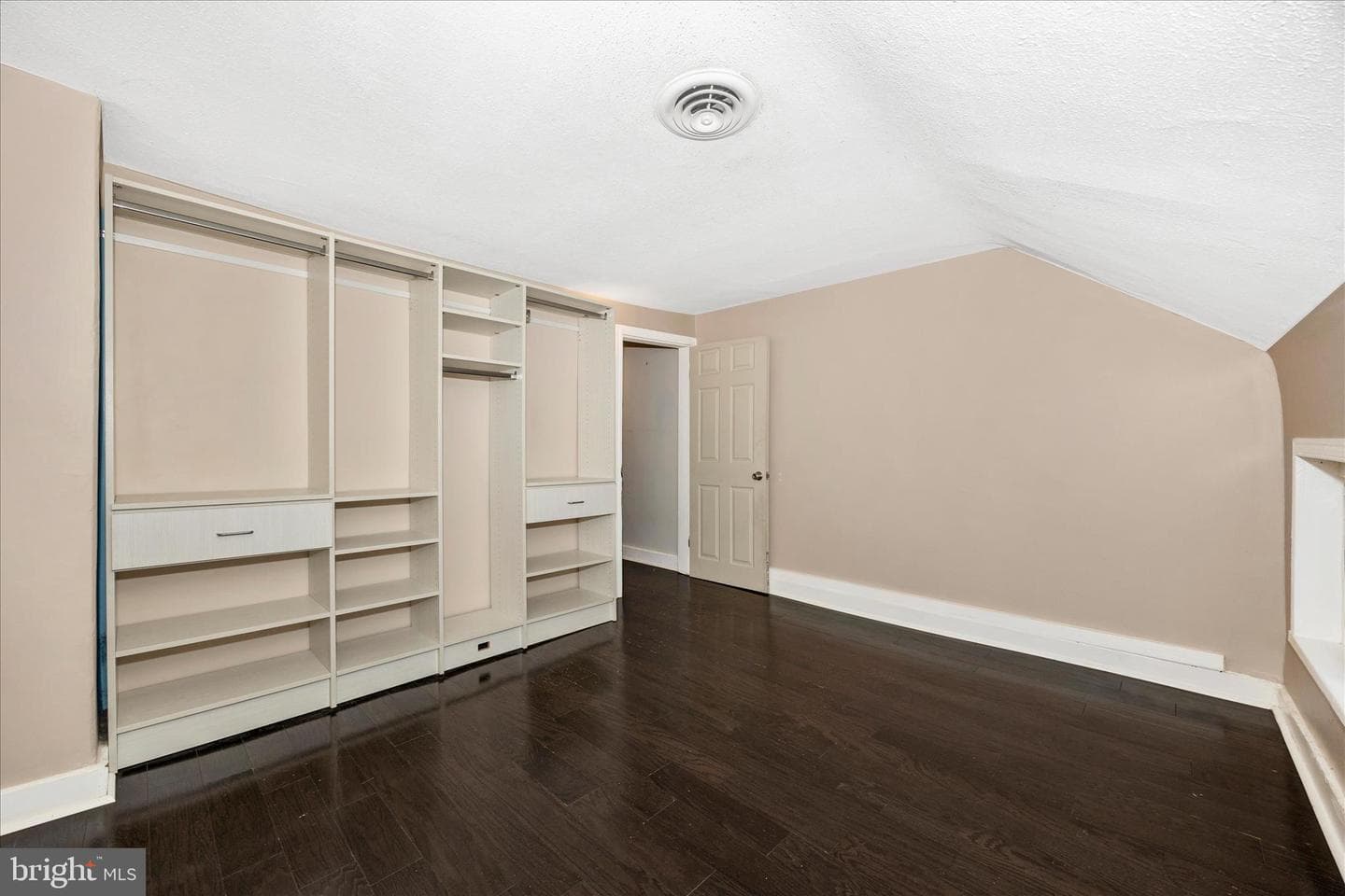 467 W South Street photo 26
