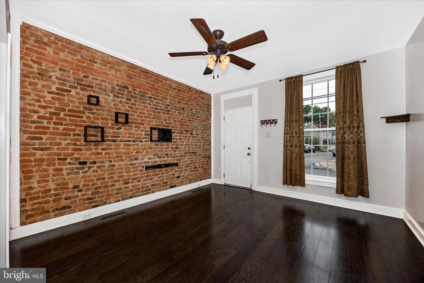 467 W South Street photo 4