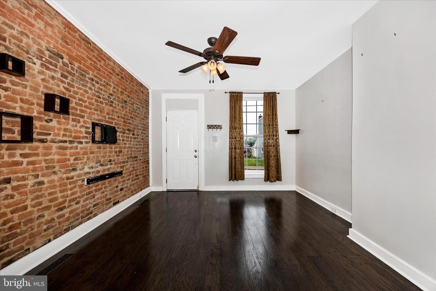 467 W South Street photo 5