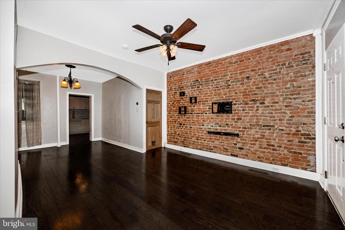 467 W South Street photo 8
