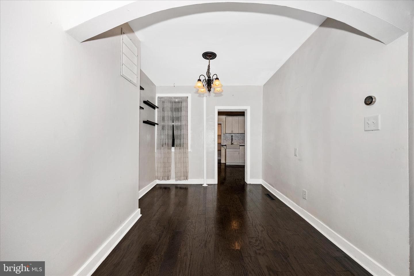 467 W South Street photo 9