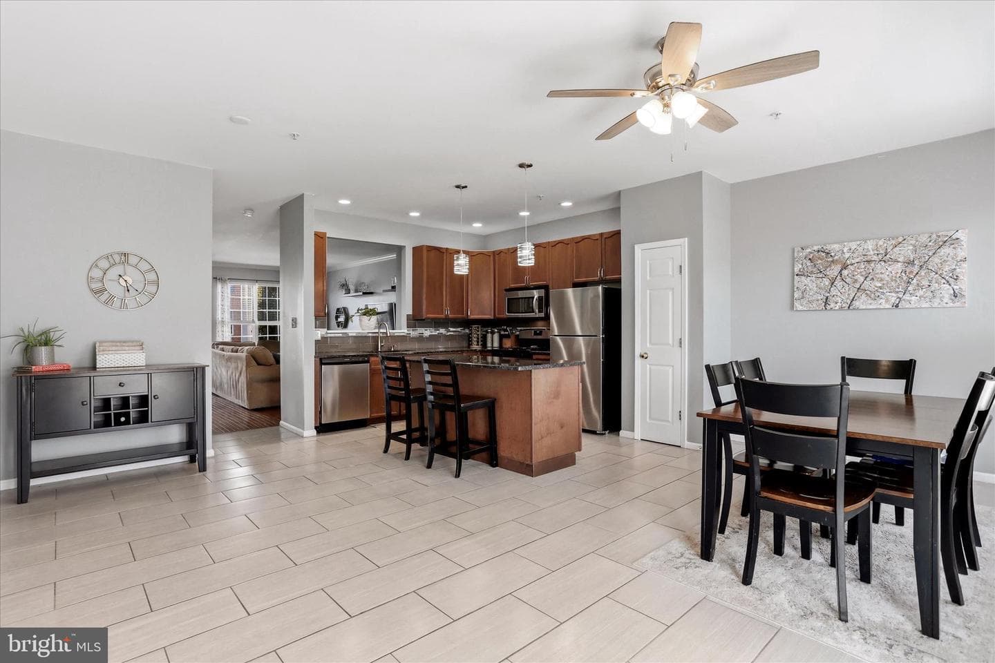2544 Emerson Drive photo 4