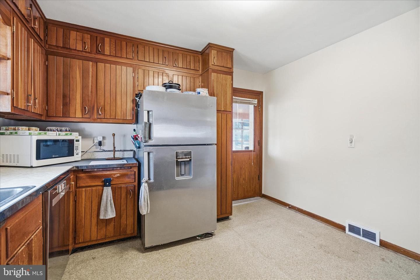 615 Taney Avenue photo 13