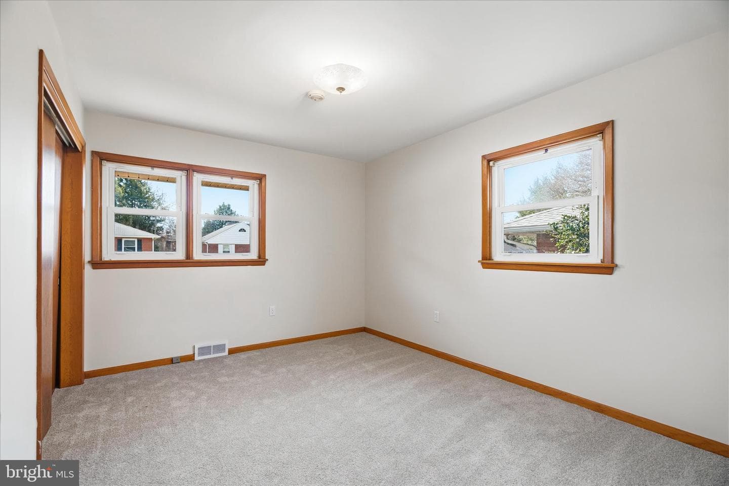 615 Taney Avenue photo 20