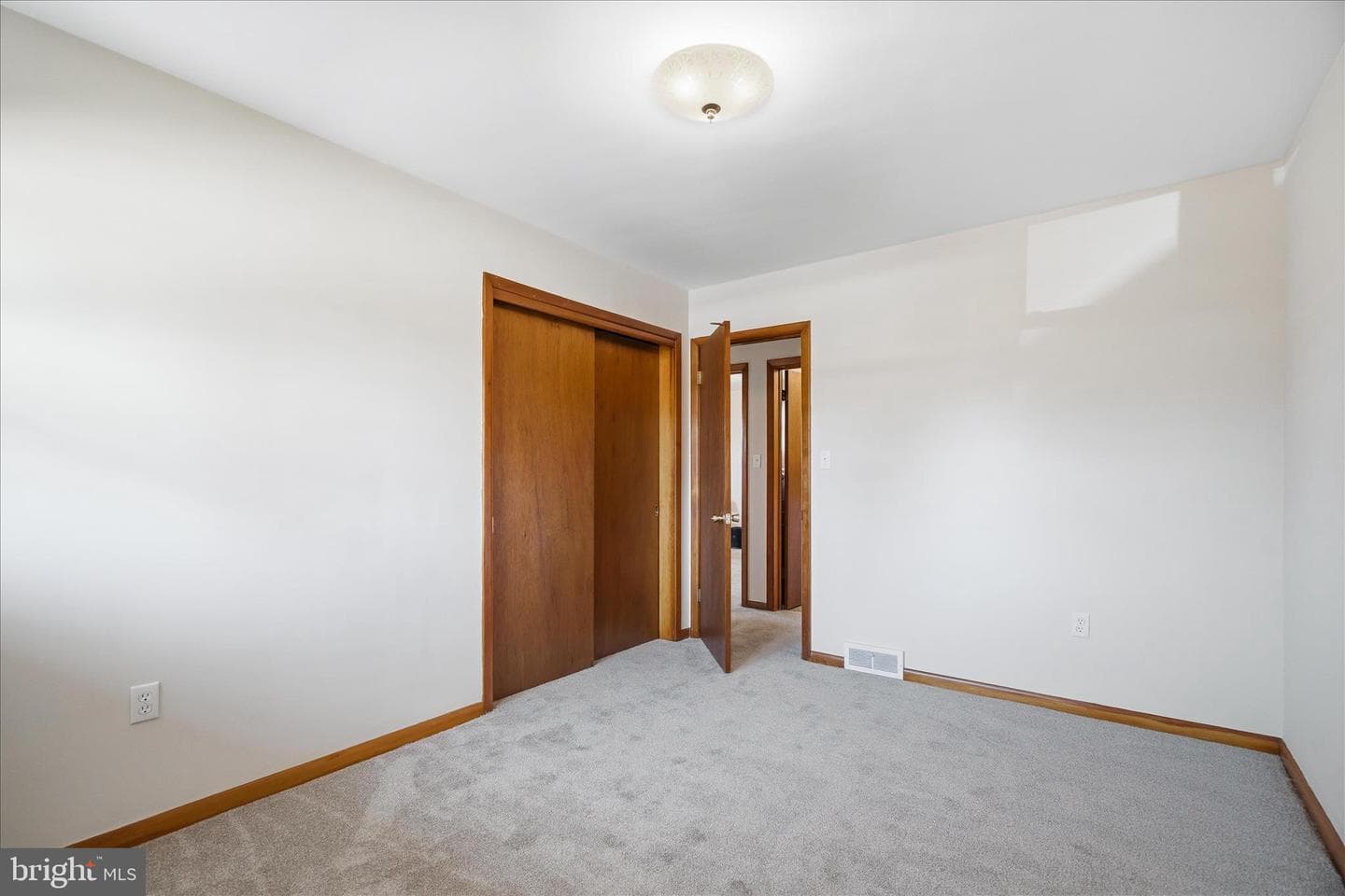 615 Taney Avenue photo 24