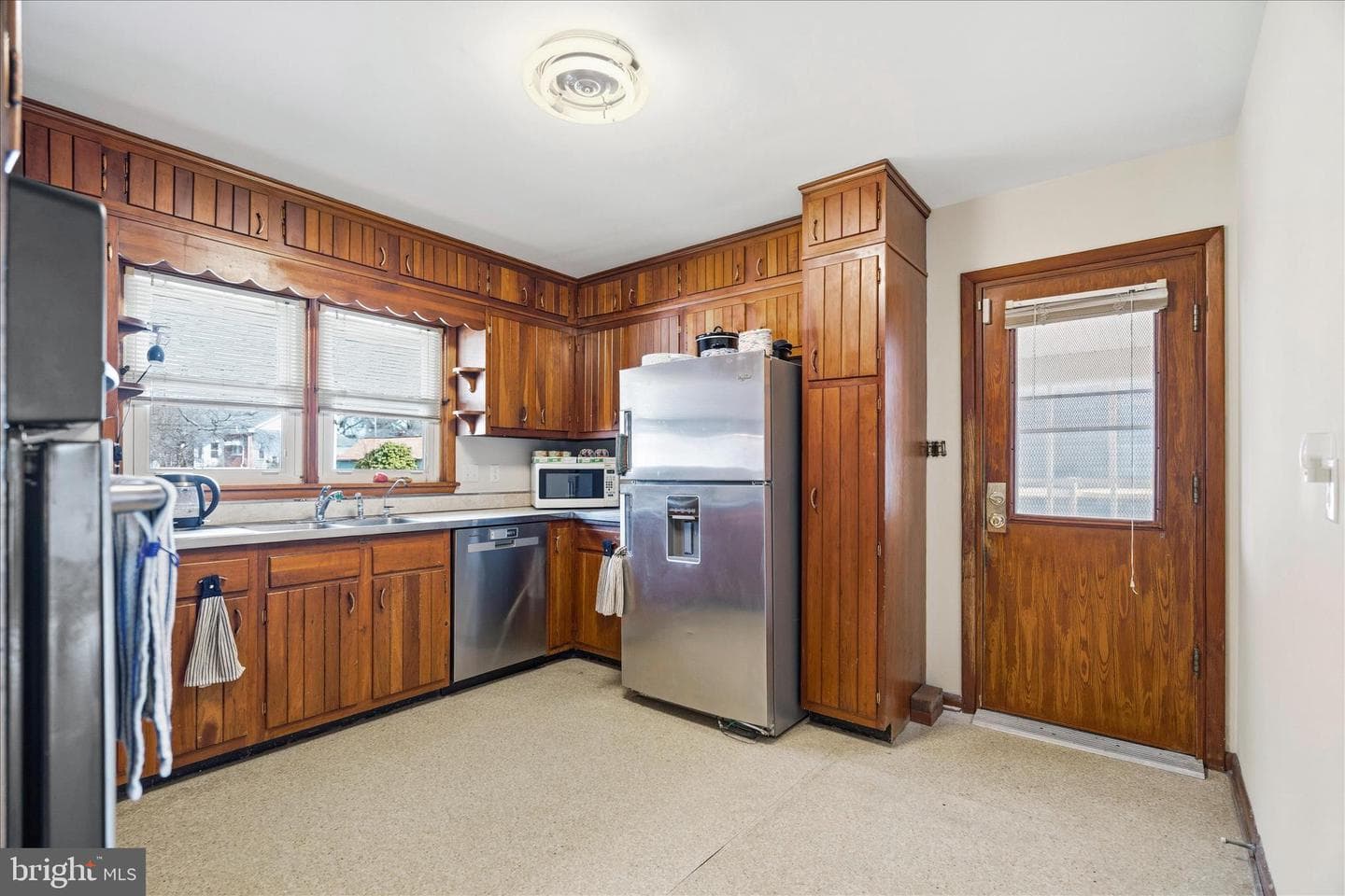 615 Taney Avenue photo 9