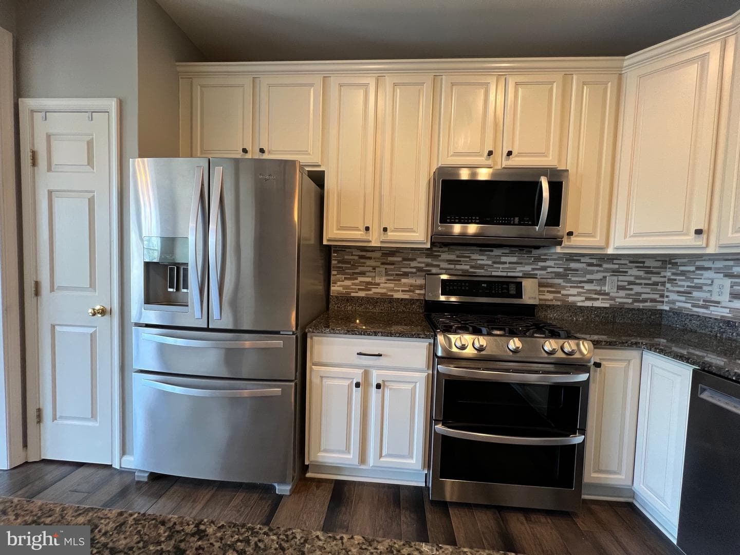 131 Fiona Way photo 15