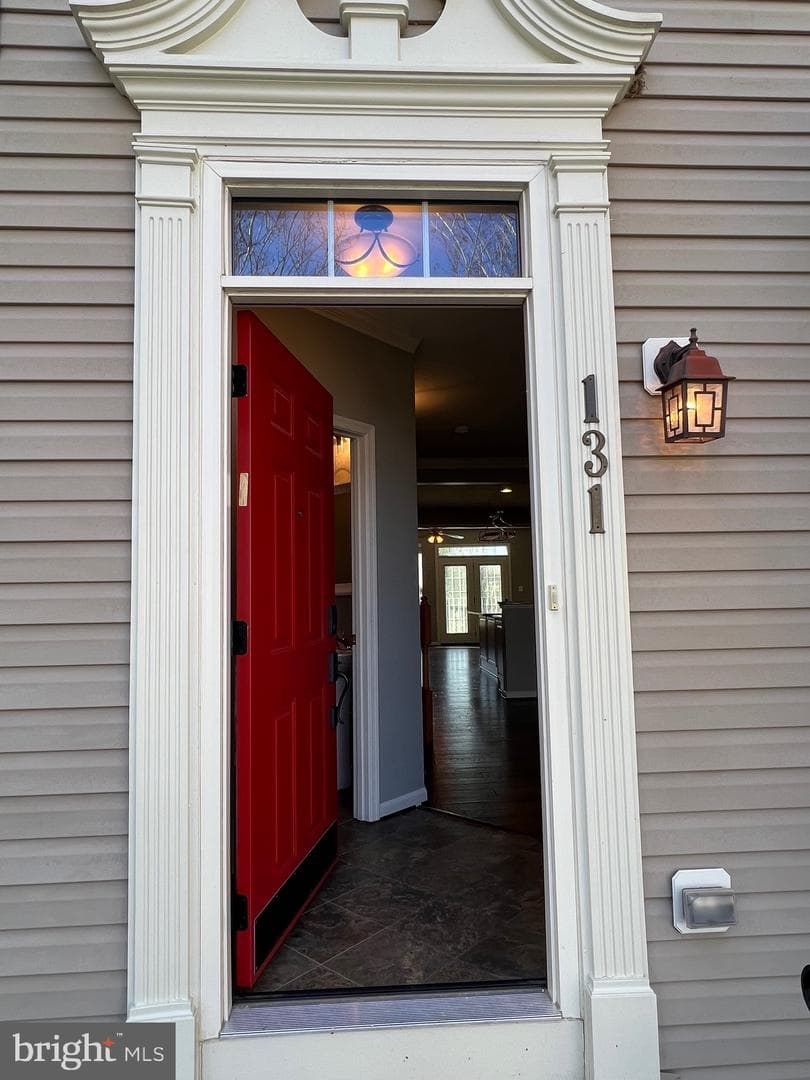 131 Fiona Way photo 3