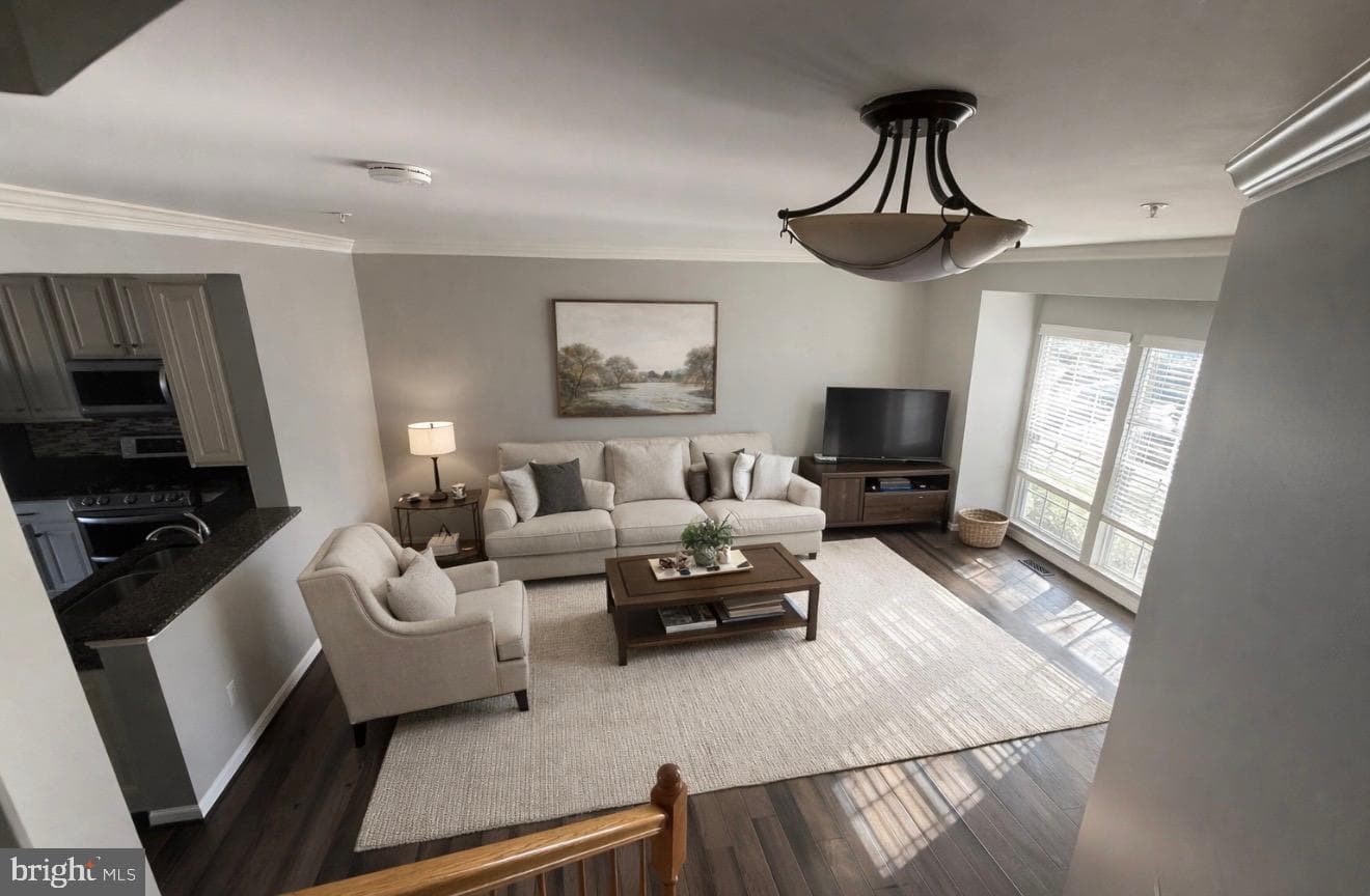 131 Fiona Way photo 9