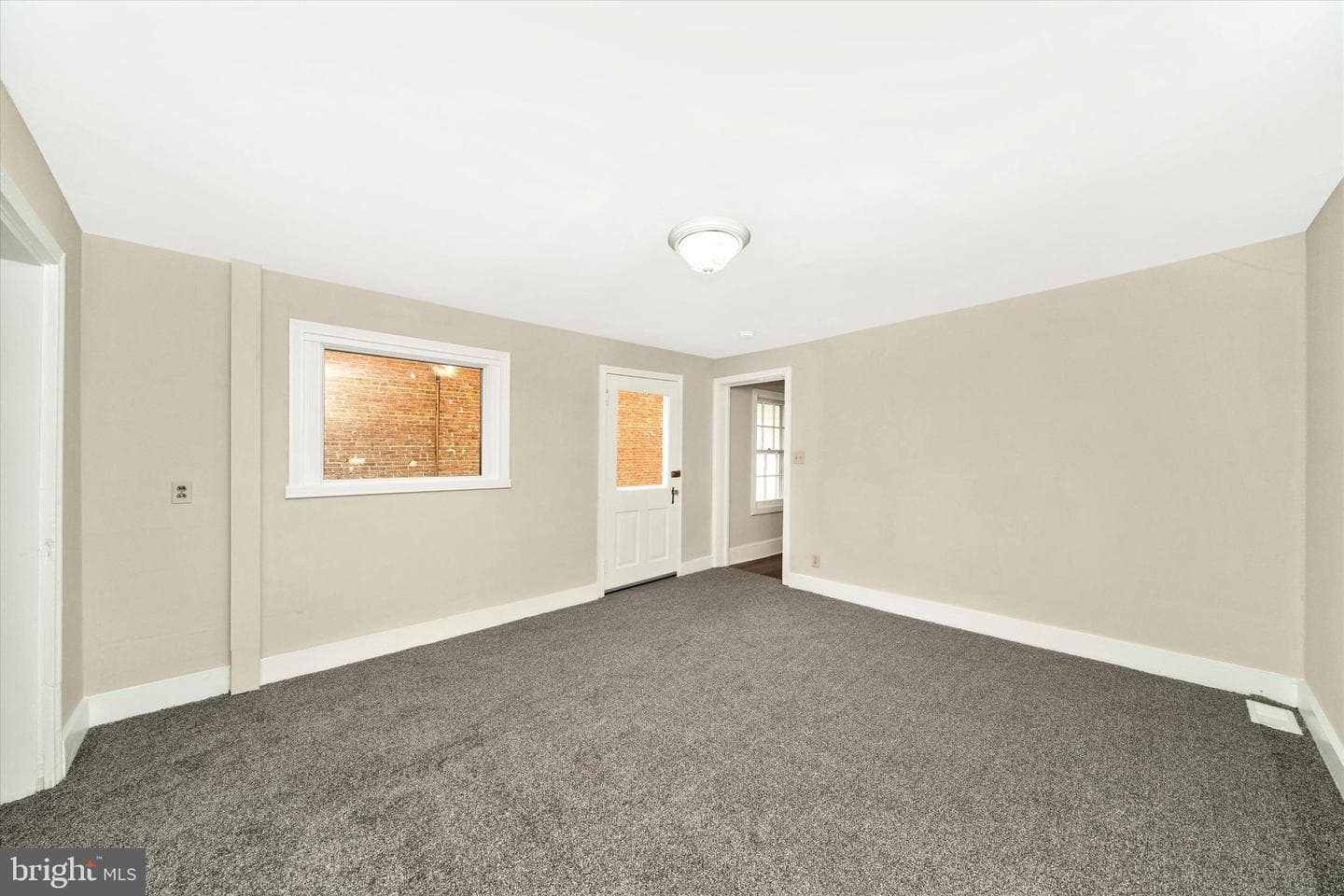 129 Fourth Street photo 31