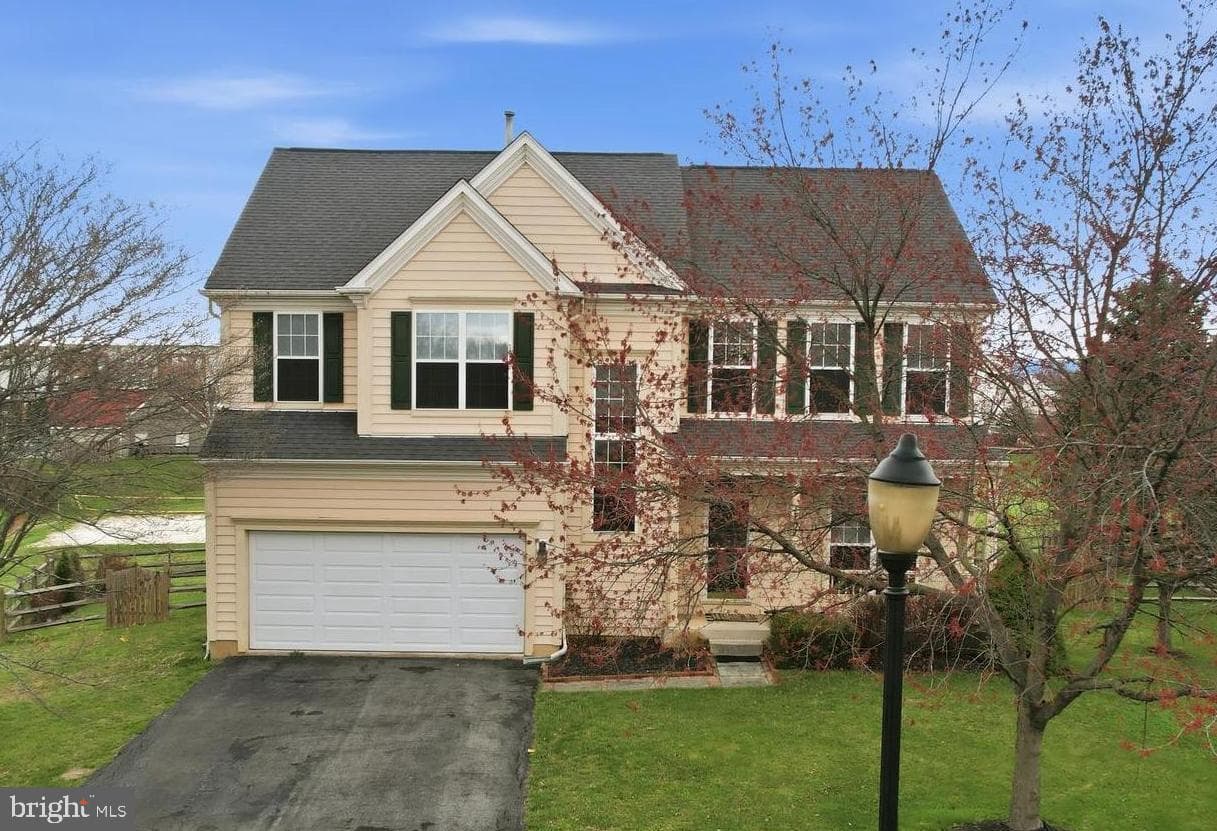 1707 Dearbought Court photo 1