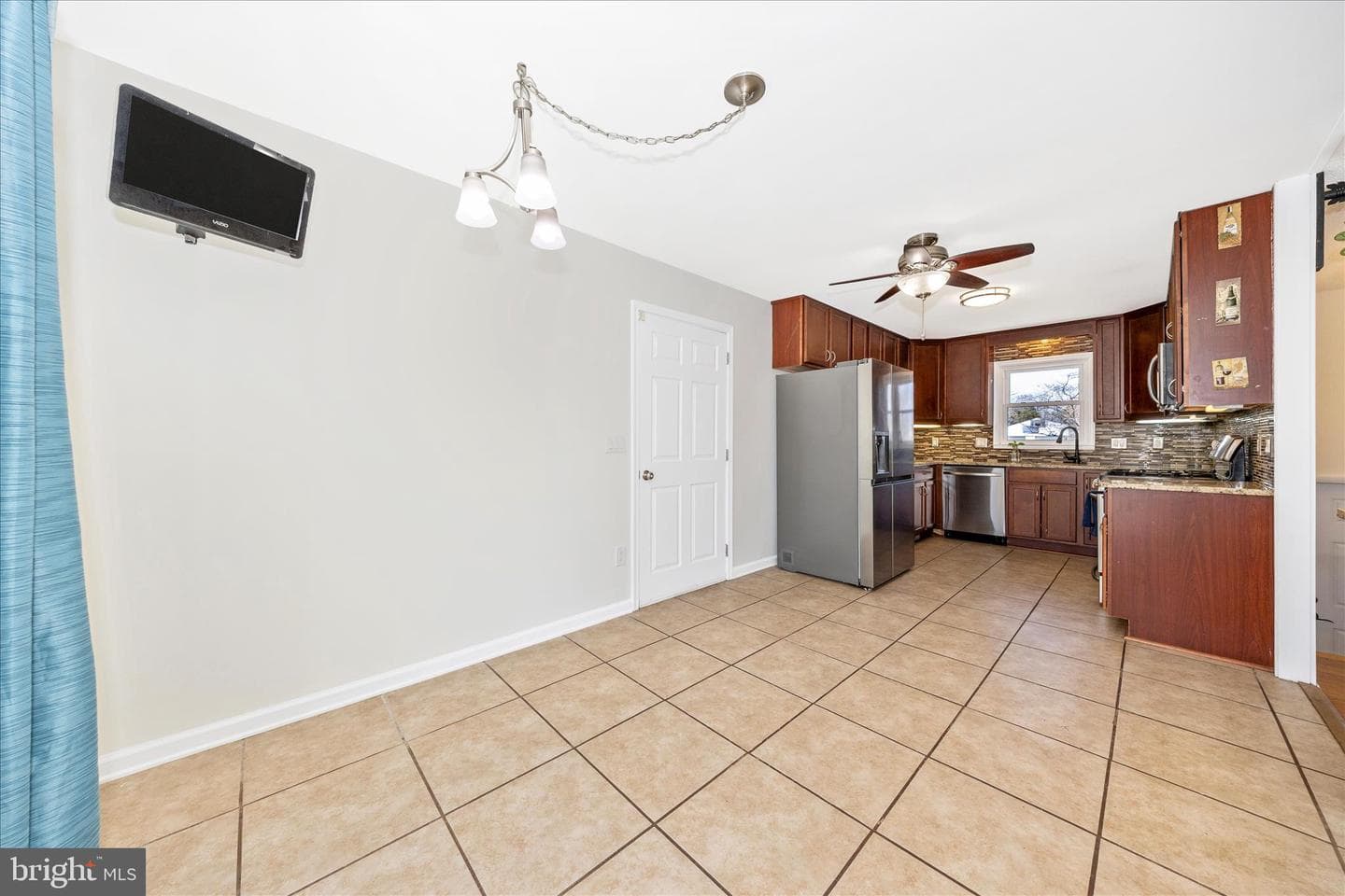 1606 Wise Road photo 11
