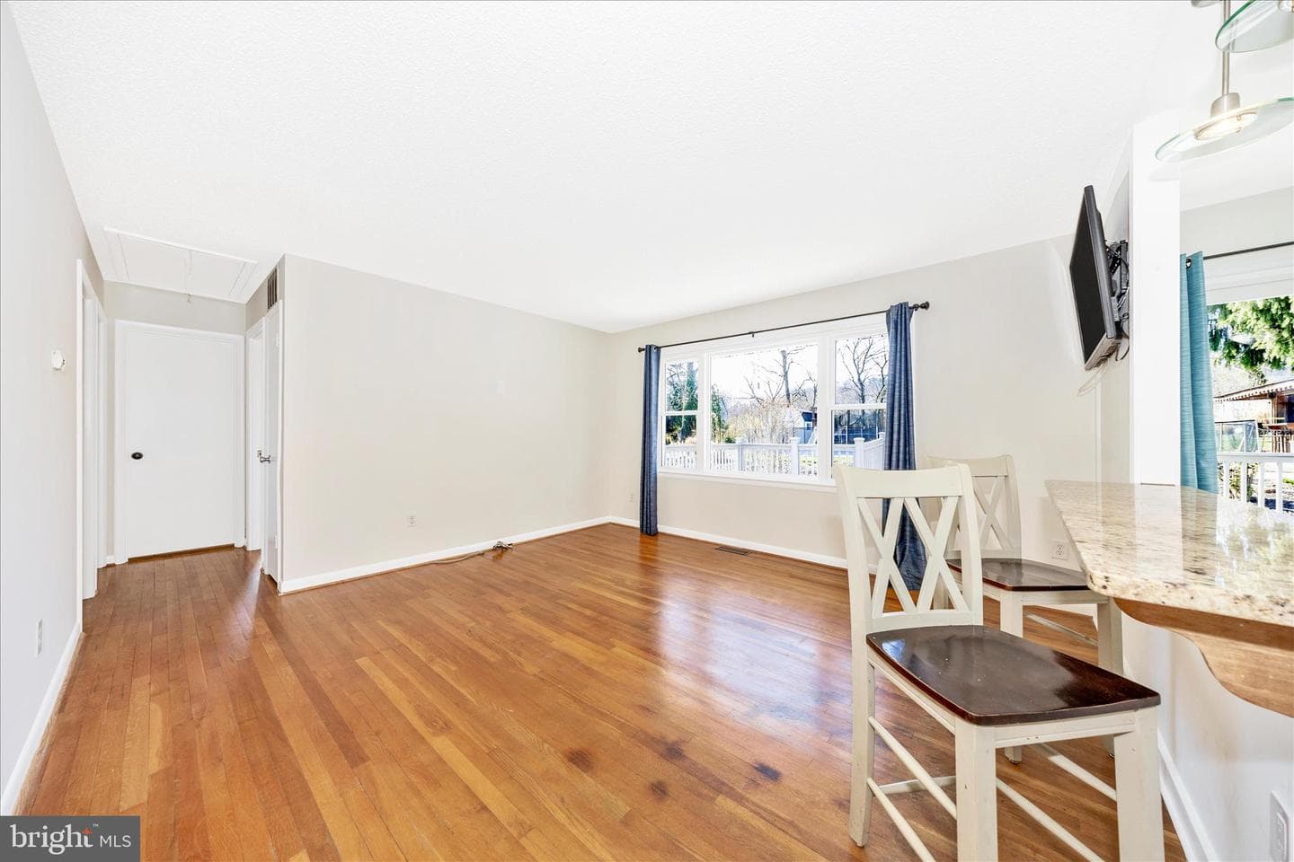 1606 Wise Road photo 6