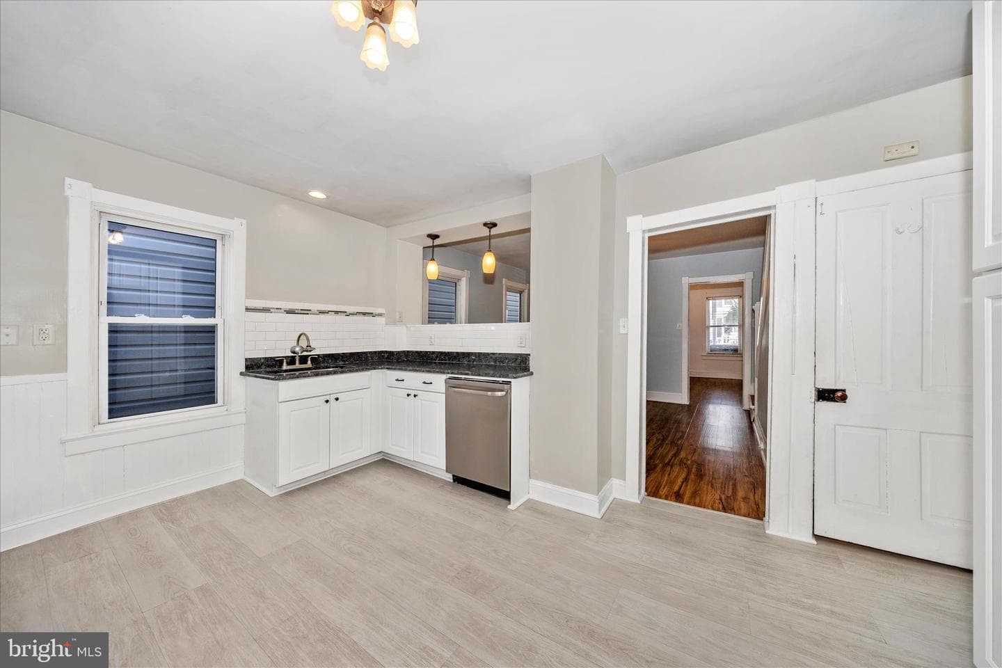 202 Maple Avenue photo 12
