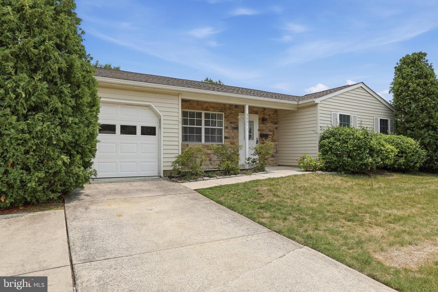 5661 Crabapple Drive photo 4