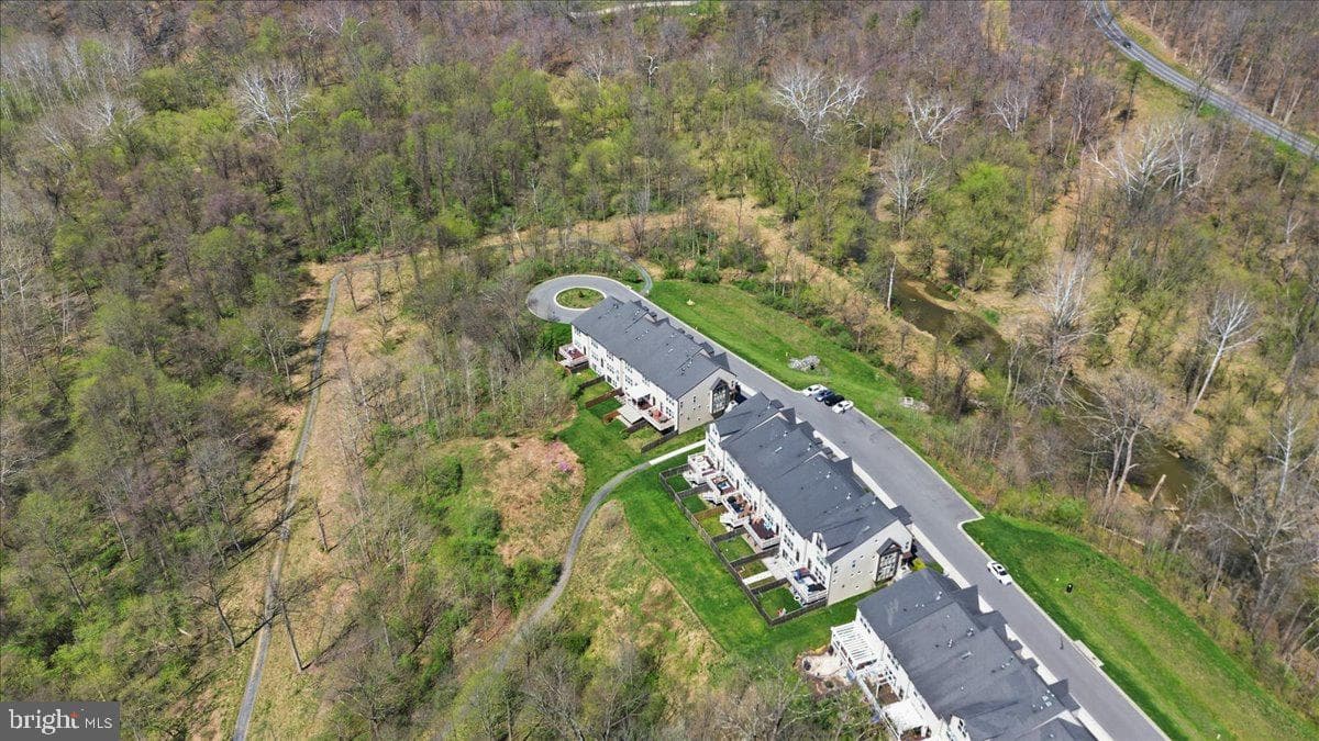 10909 Divot Court photo 4