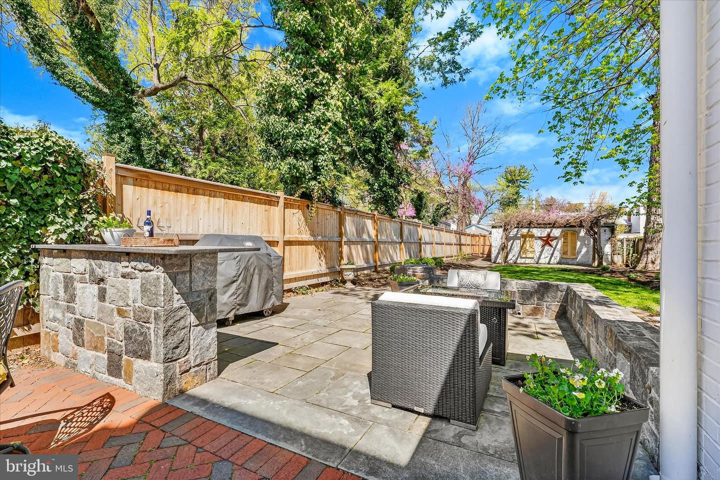 225 E 2nd Street photo 80