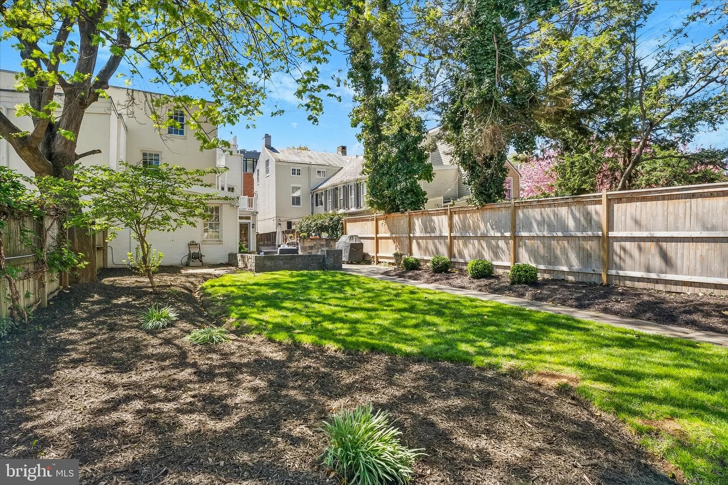 225 E 2nd Street photo 85