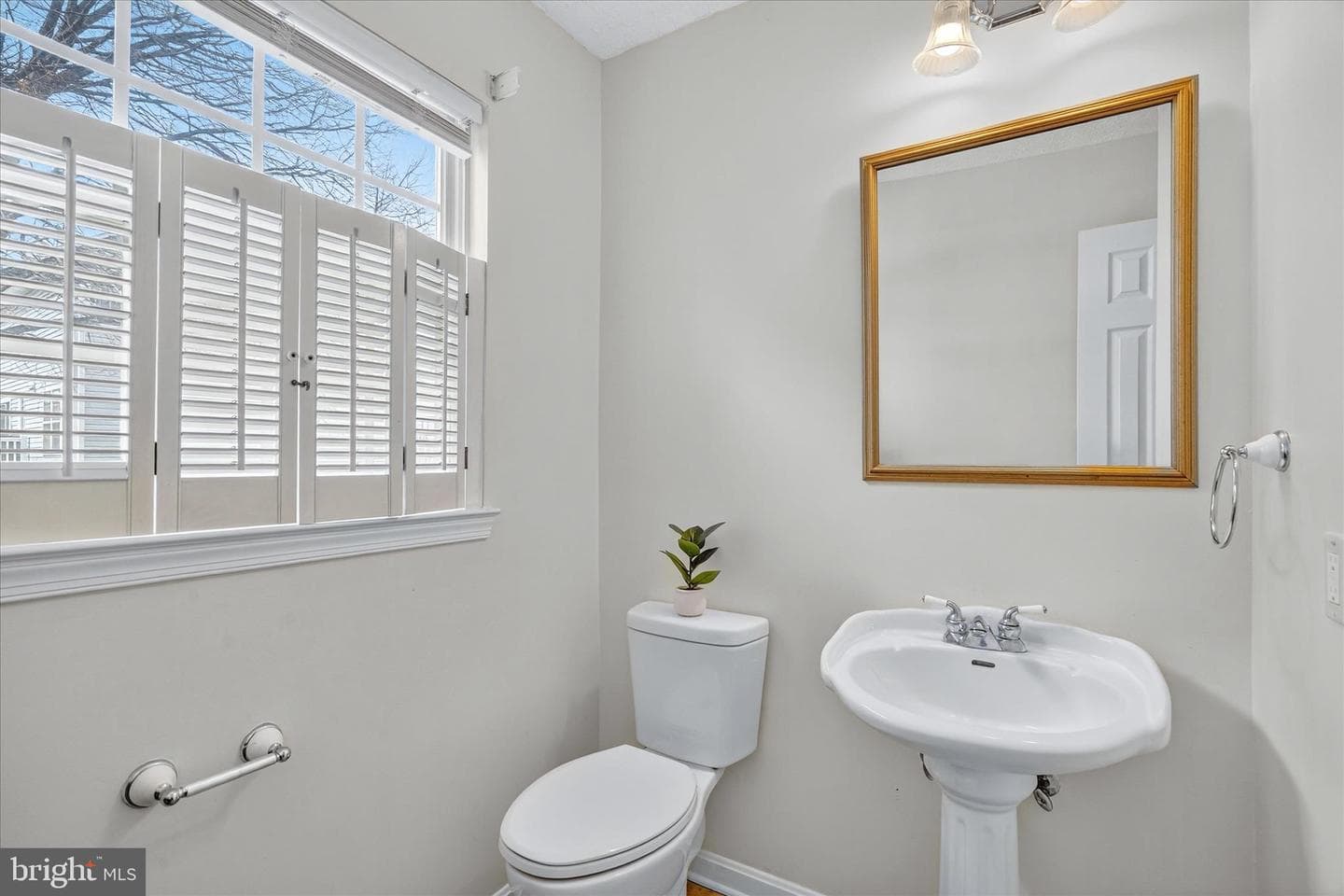 5348 Saint James Place photo 20