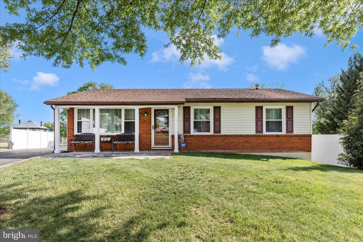 3895 Gibbons Road photo 4