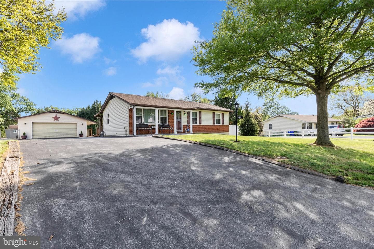 3895 Gibbons Road photo 5