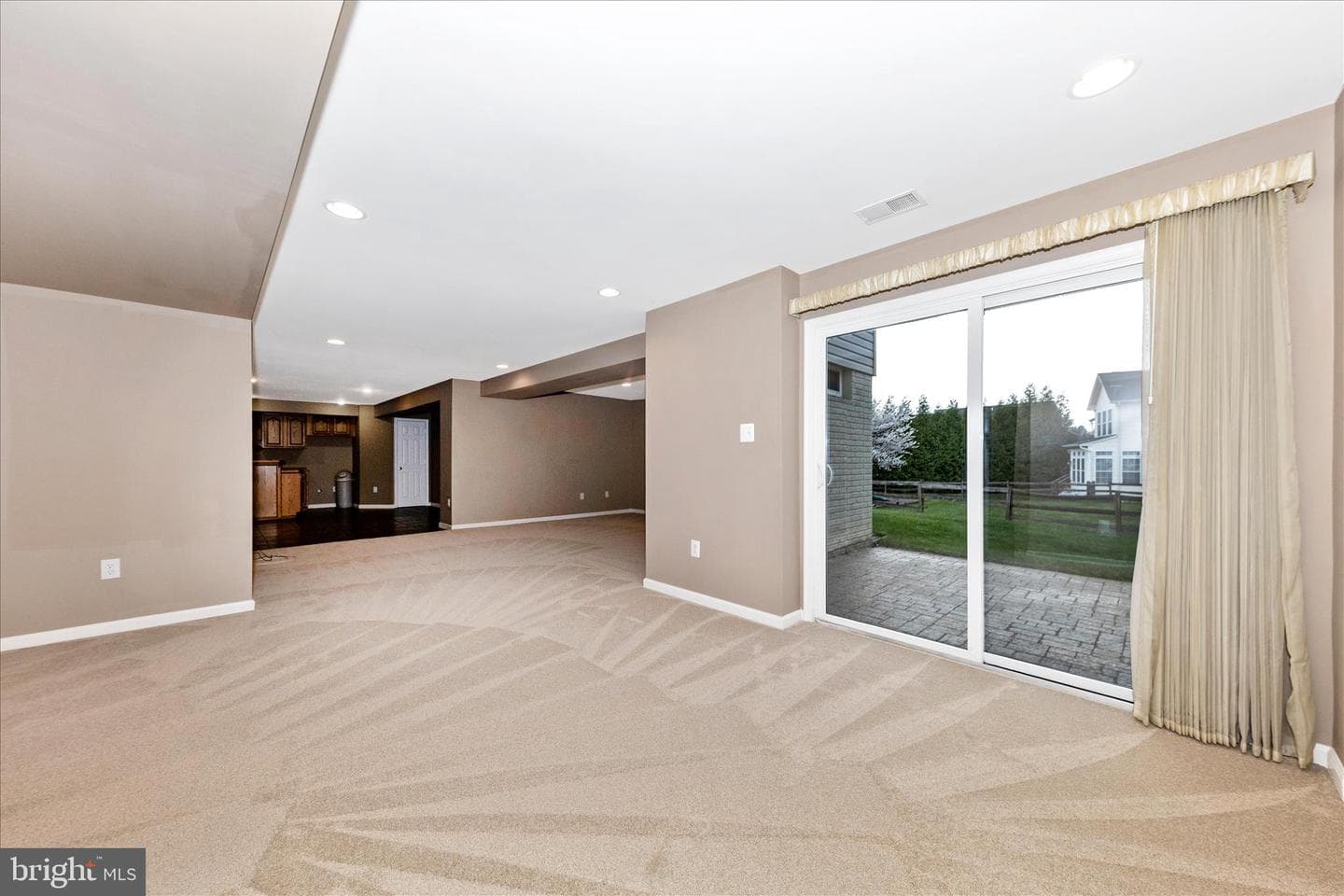 9 Fiona Way photo 35