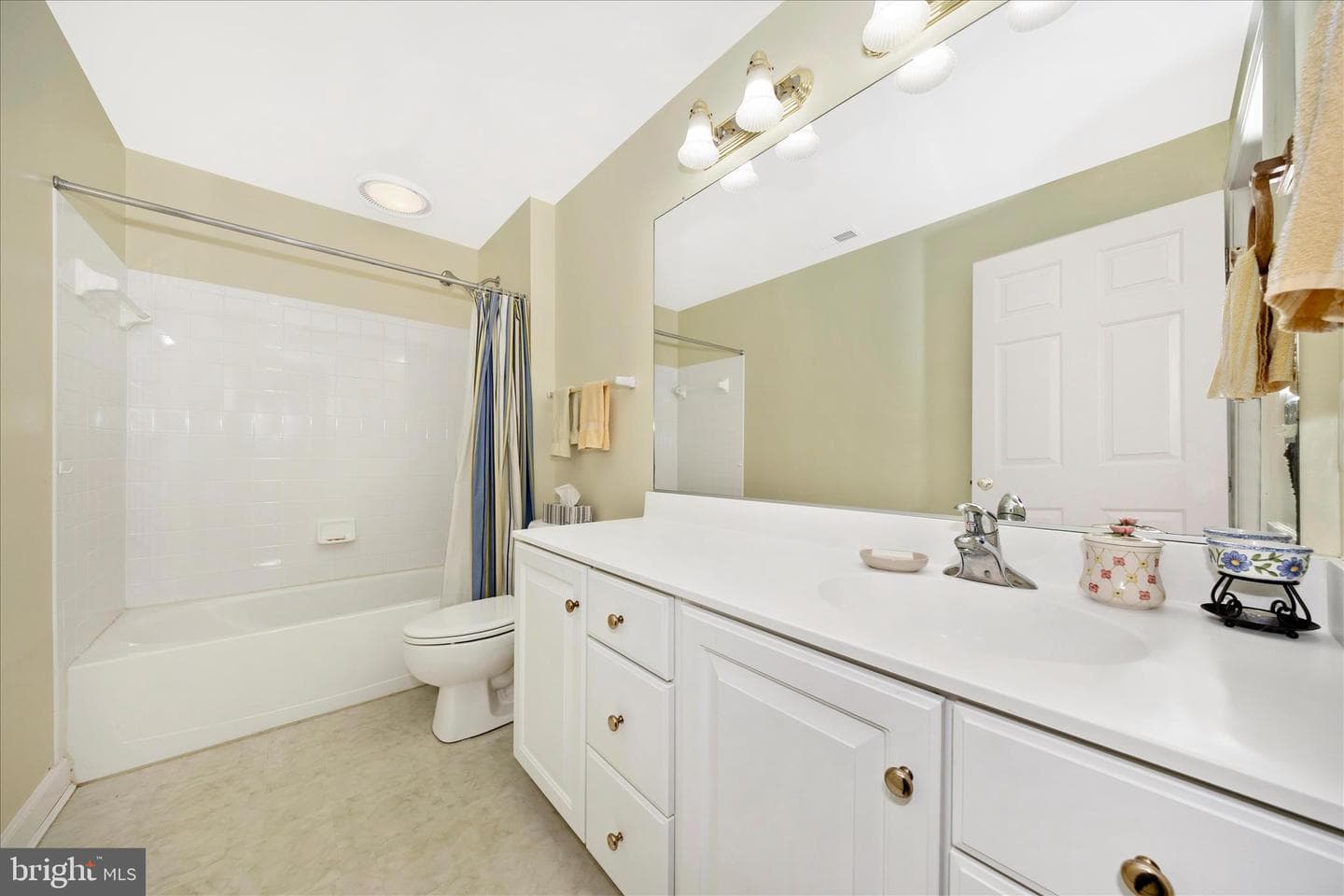 9102 Travener Circle photo 55
