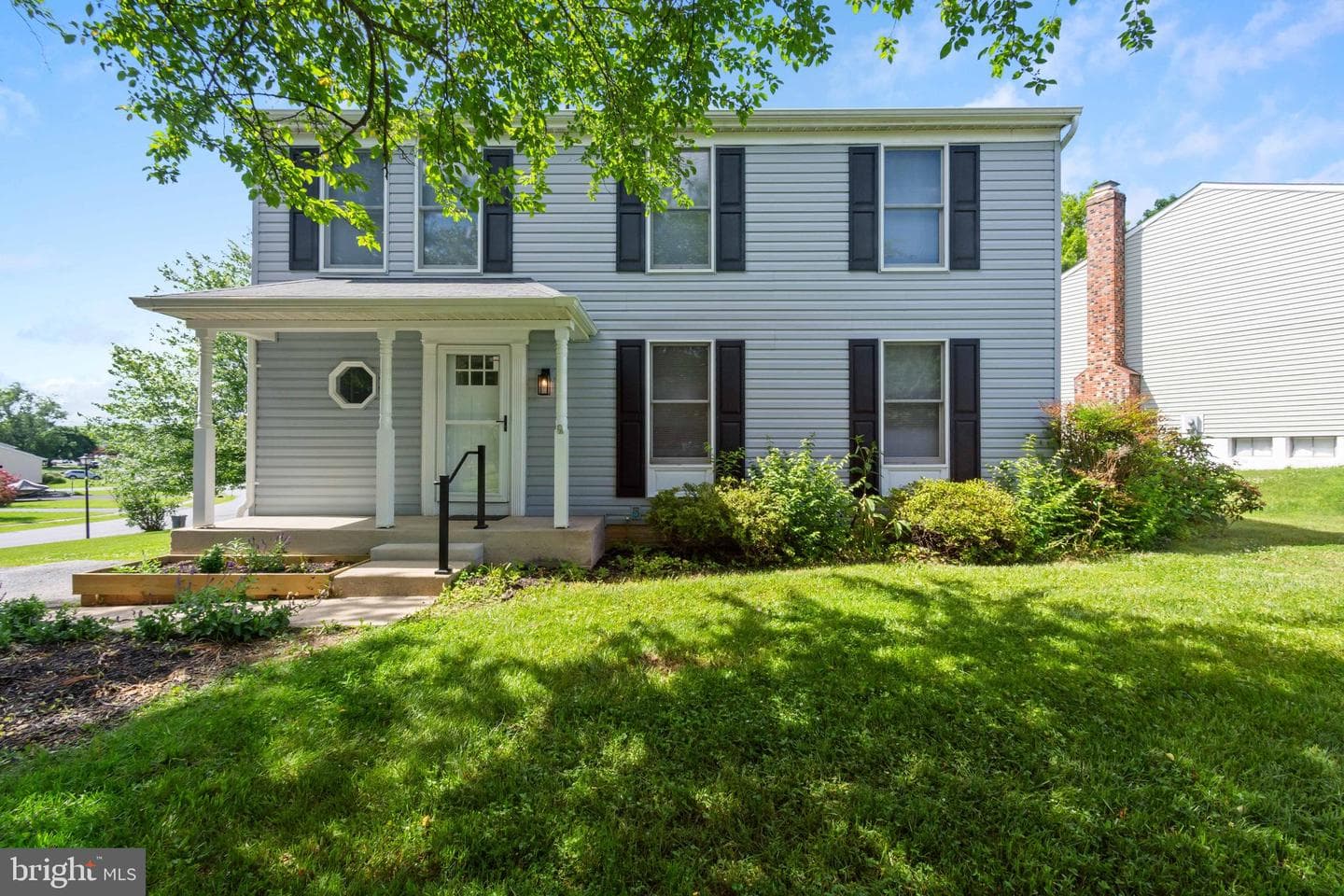 100 Albany Avenue E photo 1
