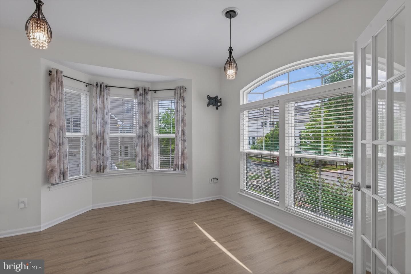 1423 Village Green Way photo 12