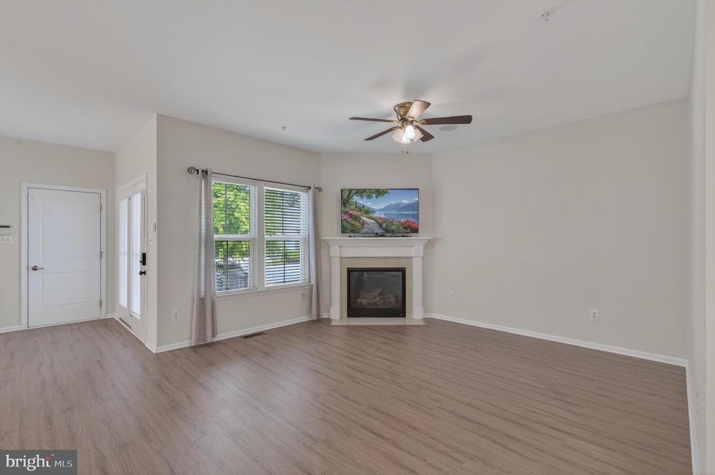 1423 Village Green Way photo 25