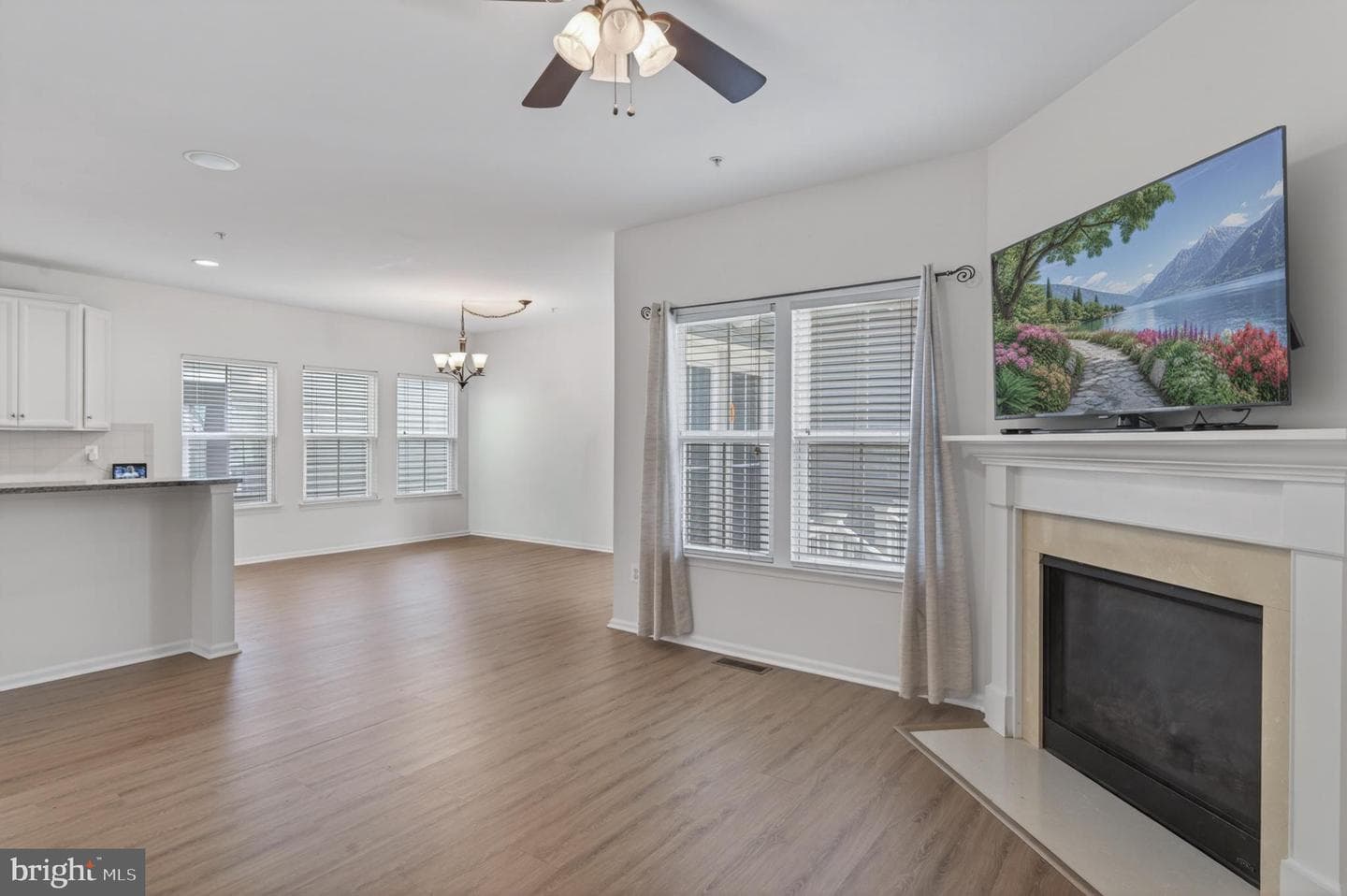 1423 Village Green Way photo 26