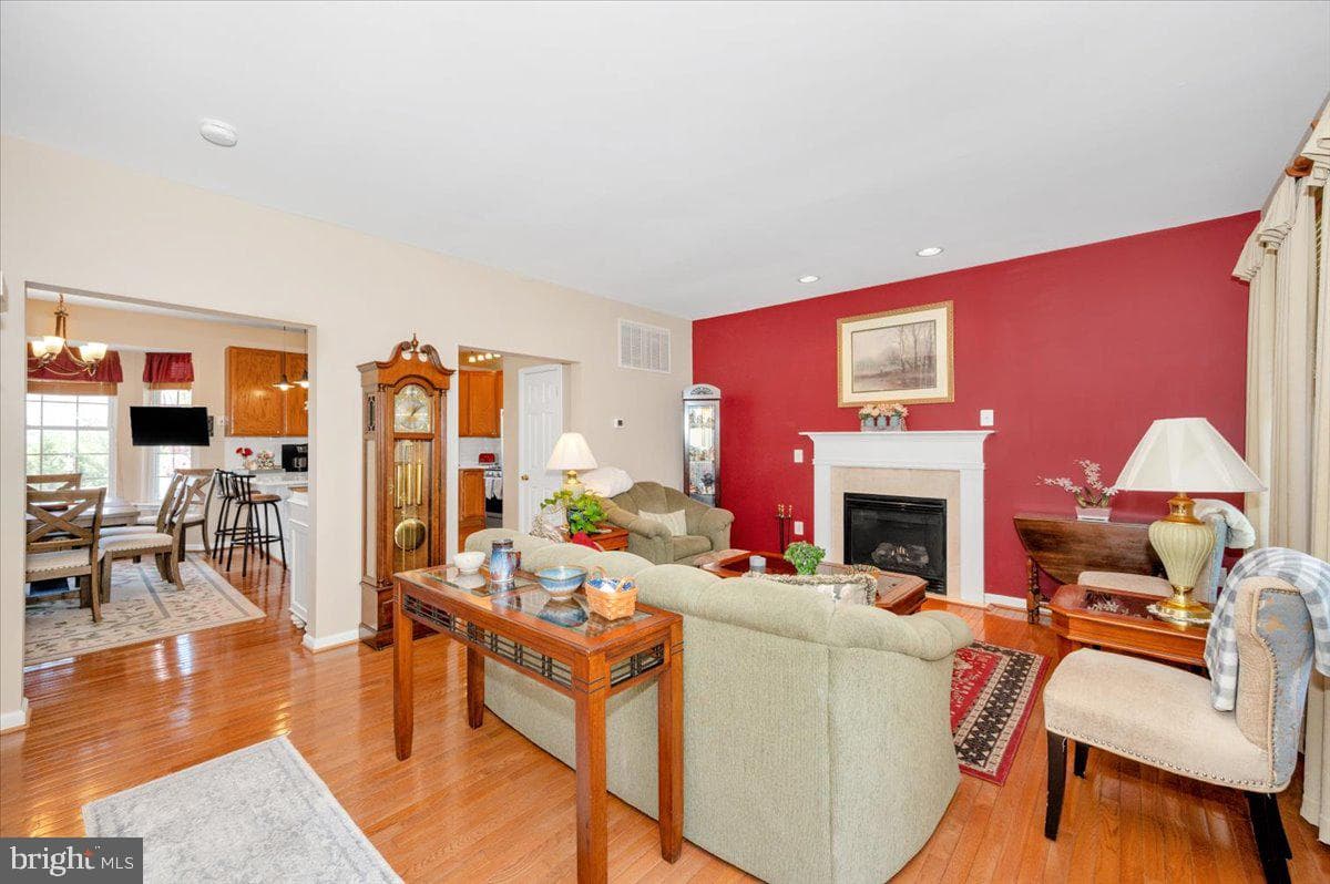 307 Washington Street photo 11