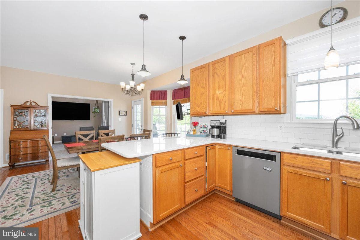 307 Washington Street photo 20